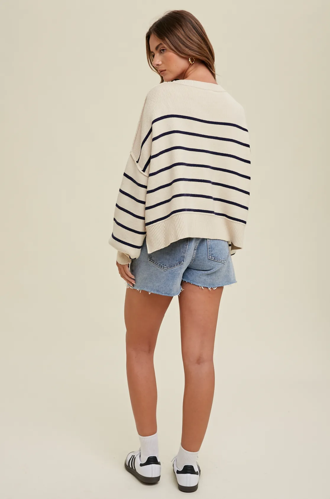 relaxed crop stripe sweater - cream/navy